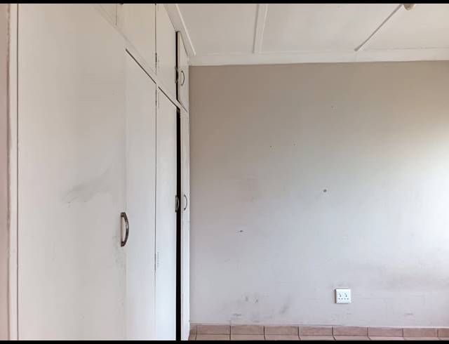 38 BEDROOM FLAT FOR SALE IN VANDERBIJLPARK CW 6